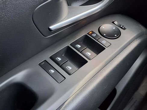 Certified 2025 Hyundai Tucson SE image 18