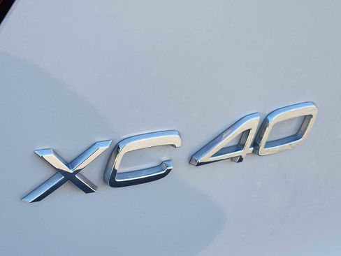 Used 2022 Volvo XC40 T5 R-Design w/ Advanced Package AWD/4WD image 28