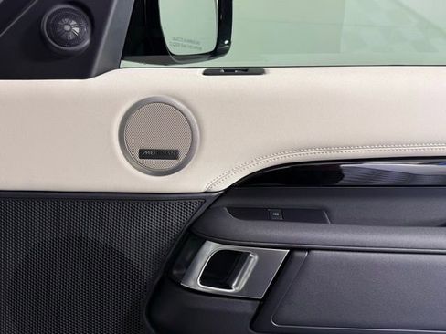 Certified 2025 Land Rover Discovery S image 38