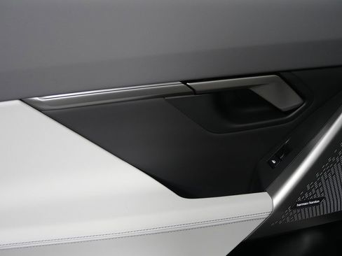 Used 2025 BMW 530i w/ Premium Package image 13