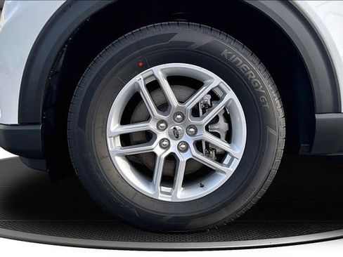 New 2025 Ford Explorer Active image 13