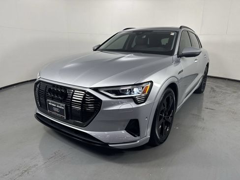 Used 2022 Audi e-tron Premium w/ Convenience Plus Package AWD/4WD image 24