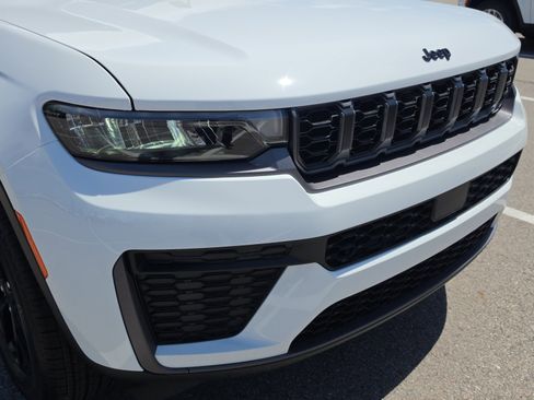 New 2026 Jeep Grand Cherokee Altitude AWD/4WD image 9