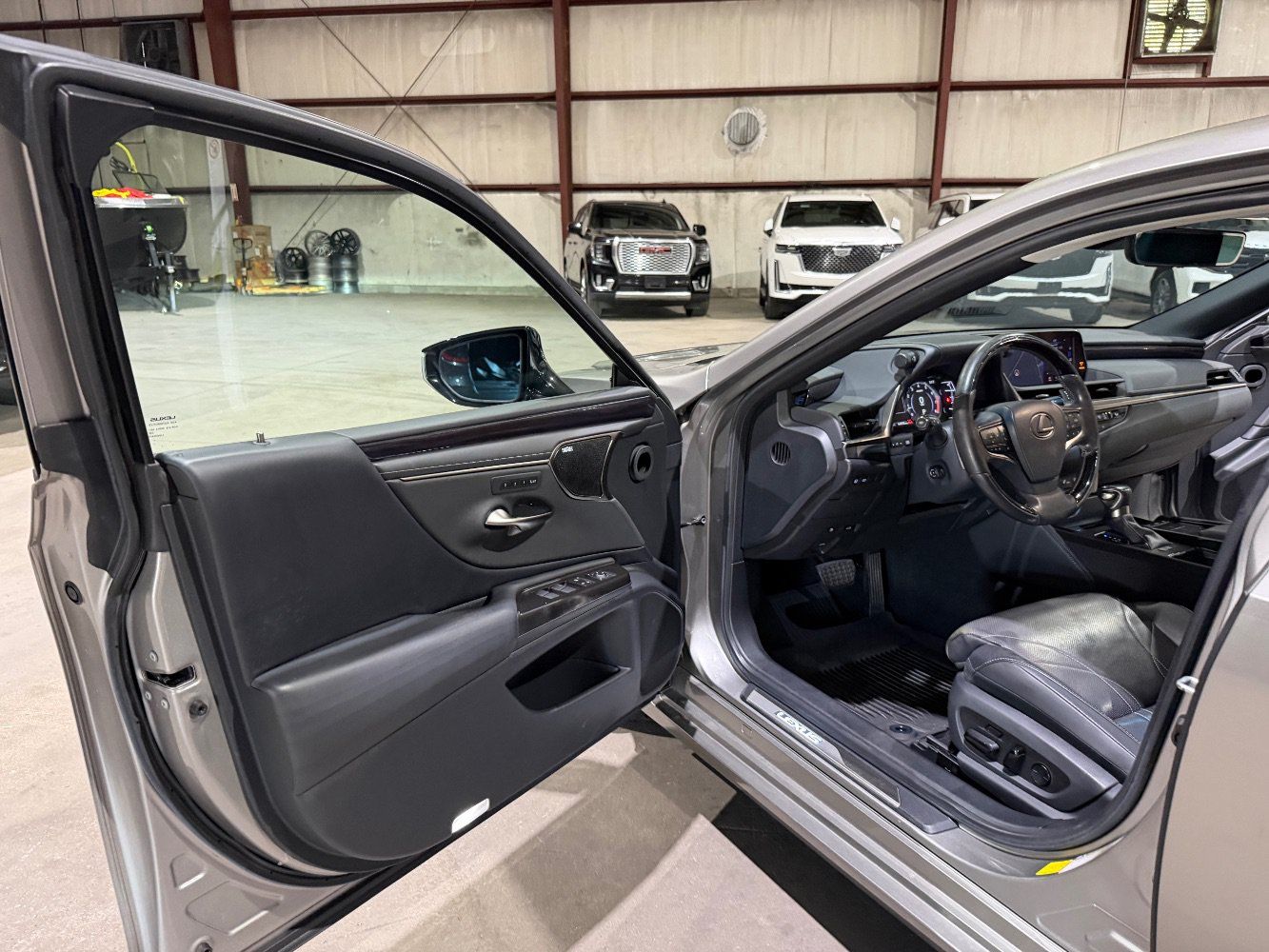 Used 2019 Lexus ES 350 w/ Accessory Package FWD image 12