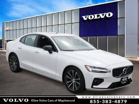 Used 2022 Volvo S60 B5 Momentum w/ Premium Package AWD/4WD image 1