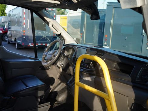 Used 2021 Ford Transit 350 DRW RWD image 2