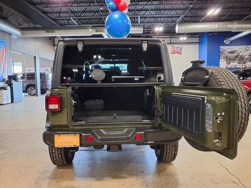Used 2022 Jeep Wrangler Unlimited Sahara AWD/4WD image 12