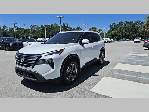Used 2024 Nissan Rogue SV w/ SV Premium Package FWD image 22