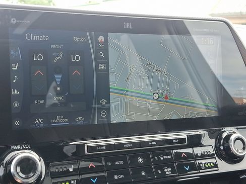 Used 2022 Toyota Highlander Platinum image 18