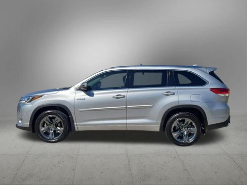 Used 2018 Toyota Highlander Limited Platinum AWD/4WD image 3