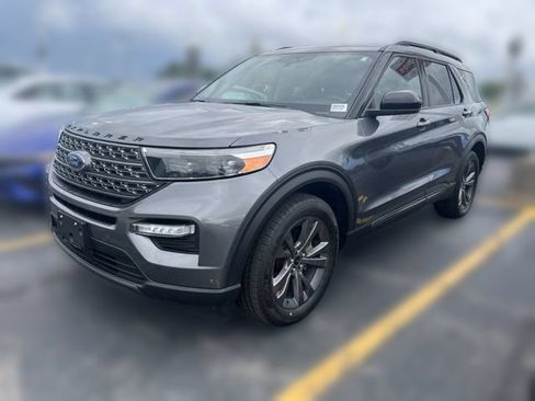 Used 2022 Ford Explorer XLT w/ Equipment Group 202A AWD/4WD image 1