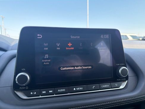 Used 2025 Nissan Rogue S FWD image 24