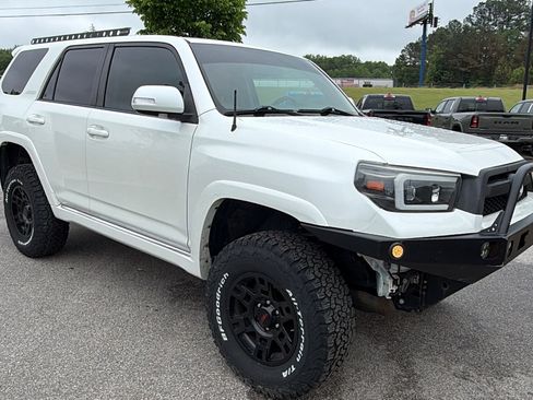 Used 2011 Toyota 4Runner SR5 w/ Convenience Pkg AWD/4WD image 5