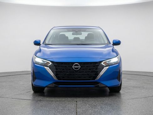 Used 2025 Nissan Sentra SV image 2