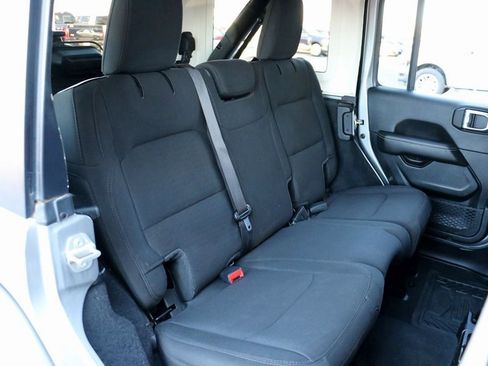 Used 2021 Jeep Wrangler Unlimited Sahara image 26