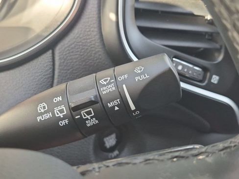 Used 2019 Jeep Cherokee Latitude Plus w/ Cold Weather Group AWD/4WD image 21
