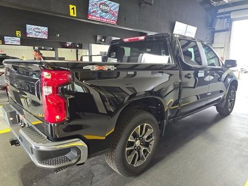 Used 2024 Chevrolet Silverado 1500 LT AWD/4WD image 4