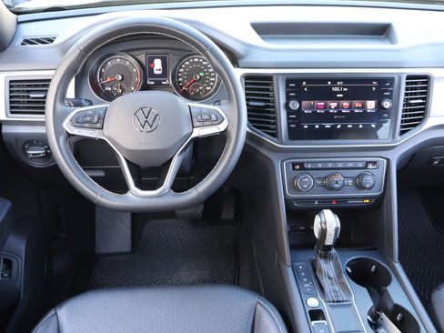 Used 2021 Volkswagen Atlas Cross Sport SE w/ Panoramic Sunroof Package image 18