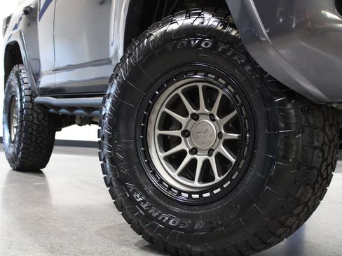 Used 2020 Toyota 4Runner TRD Off-Road Premium w/ Moonroof Package AWD/4WD image 4