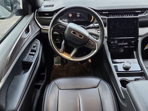 Used 2025 Jeep Grand Cherokee Limited w/ Black Appearance Package RWD image 6