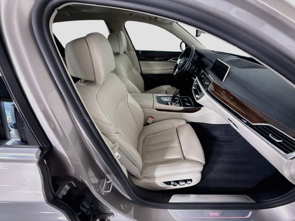 Used 2022 BMW 740i w/ Premium Package RWD image 20