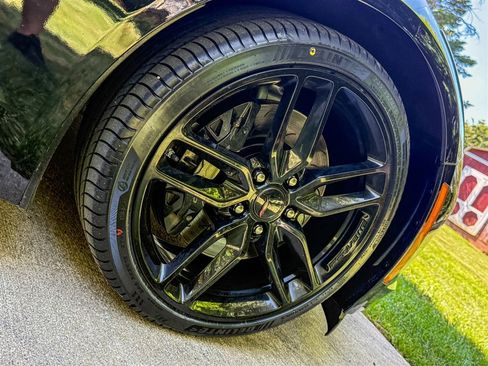 Used 2016 Chevrolet Corvette Stingray Coupe w/ Carbon Flash Badge Package RWD image 40