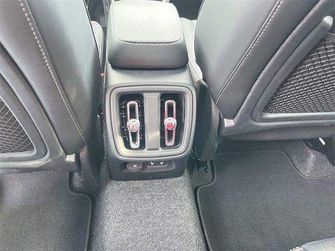 Used 2025 Volvo XC40 B5 Core w/ Climate Package image 17