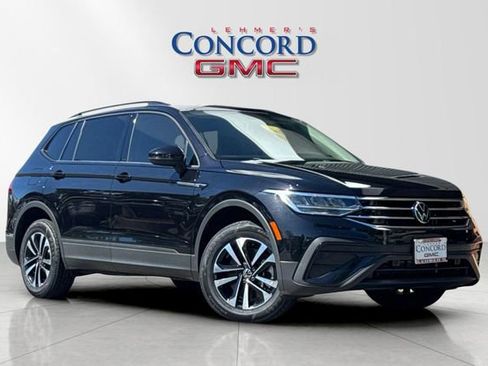 Used 2022 Volkswagen Tiguan S image 1