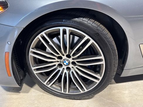 Used 2018 BMW M550i xDrive AWD/4WD image 2
