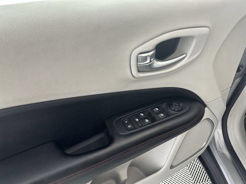 Used 2021 Jeep Compass Limited FWD image 13