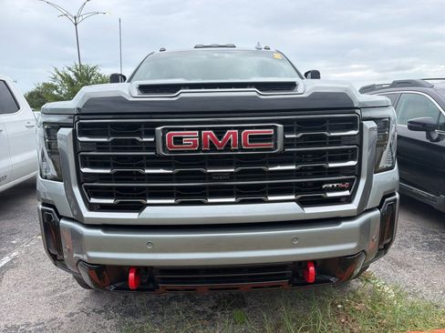 Used 2025 GMC Sierra 2500 AT4 w/ Technology Package AWD/4WD image 2