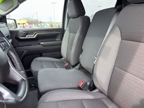 Used 2025 Chevrolet Silverado 1500 LT image 18