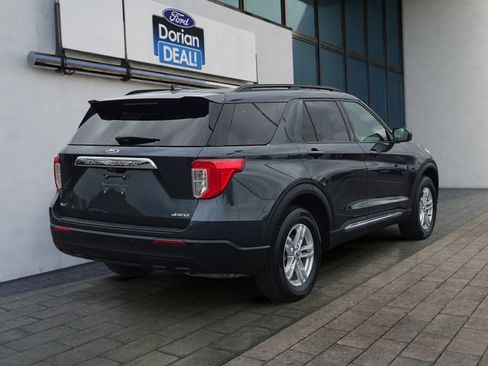 Used 2023 Ford Explorer XLT AWD/4WD image 3