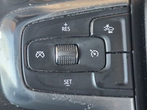 Used 2021 Chevrolet Suburban LT image 9