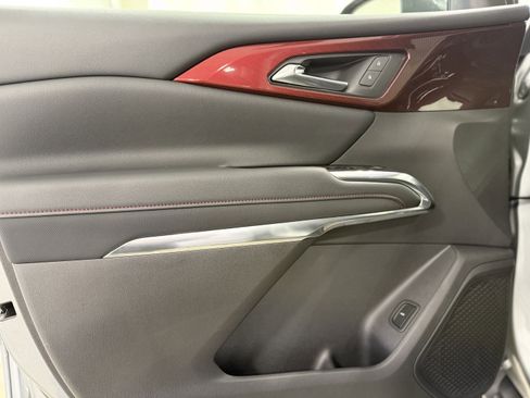 Used 2025 Chevrolet Traverse Z71 w/ Driver Confidence Package image 13