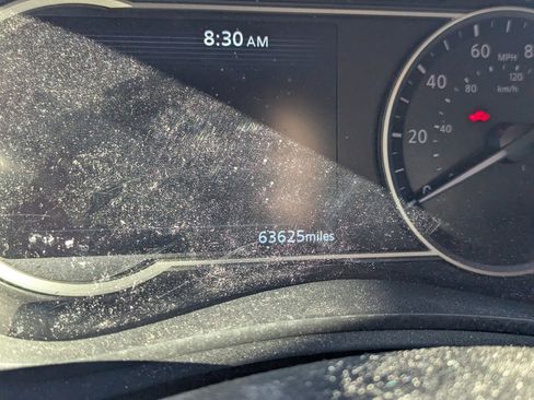 Used 2021 Nissan Versa SV image 9