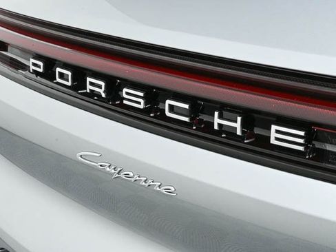 Certified 2025 Porsche Cayenne image 36