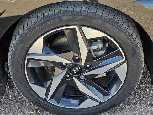 Used 2023 Hyundai Elantra SEL w/ Convenience Package image 12