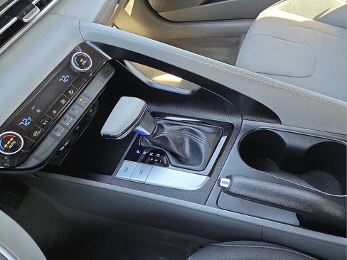 Used 2022 Hyundai Elantra SEL image 25