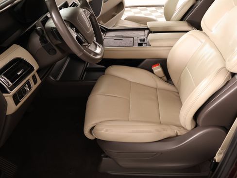 Used 2024 Lincoln Navigator Premiere AWD/4WD image 12