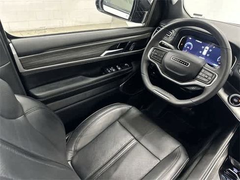 Used 2023 Jeep Wagoneer L Series III w/ Preferred Equipment Group image 12