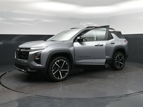 New 2026 Chevrolet Equinox RS w/ Convenience Package III FWD image 3