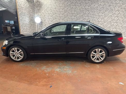 Used 2012 Mercedes-Benz C 300 4MATIC Sedan image 4