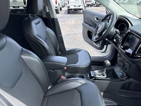 Used 2021 Jeep Compass Latitude w/ Sun and Sound Group FWD image 35
