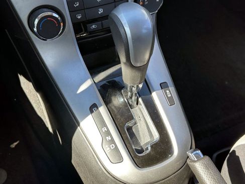 Used 2013 Chevrolet Cruze LS image 23