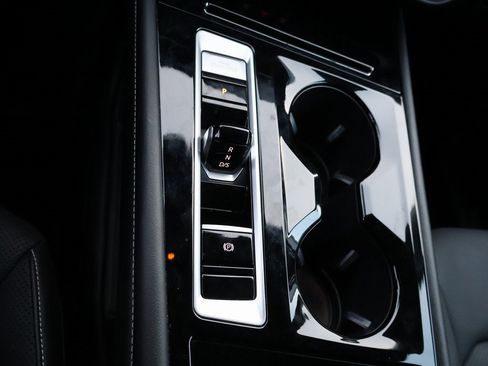 Used 2024 Volkswagen Atlas SE image 29