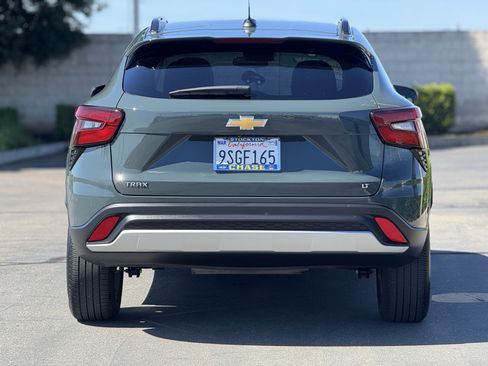 Used 2025 Chevrolet Trax LT FWD image 6