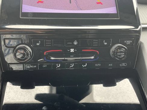 Used 2023 Jeep Grand Cherokee Altitude AWD/4WD image 27