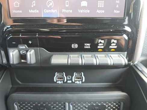 New 2026 RAM 2500 Laramie AWD/4WD image 18