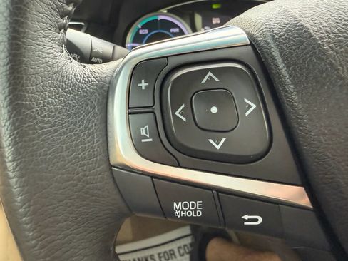 Used 2017 Toyota Camry XLE w/ Moonroof Package FWD image 26